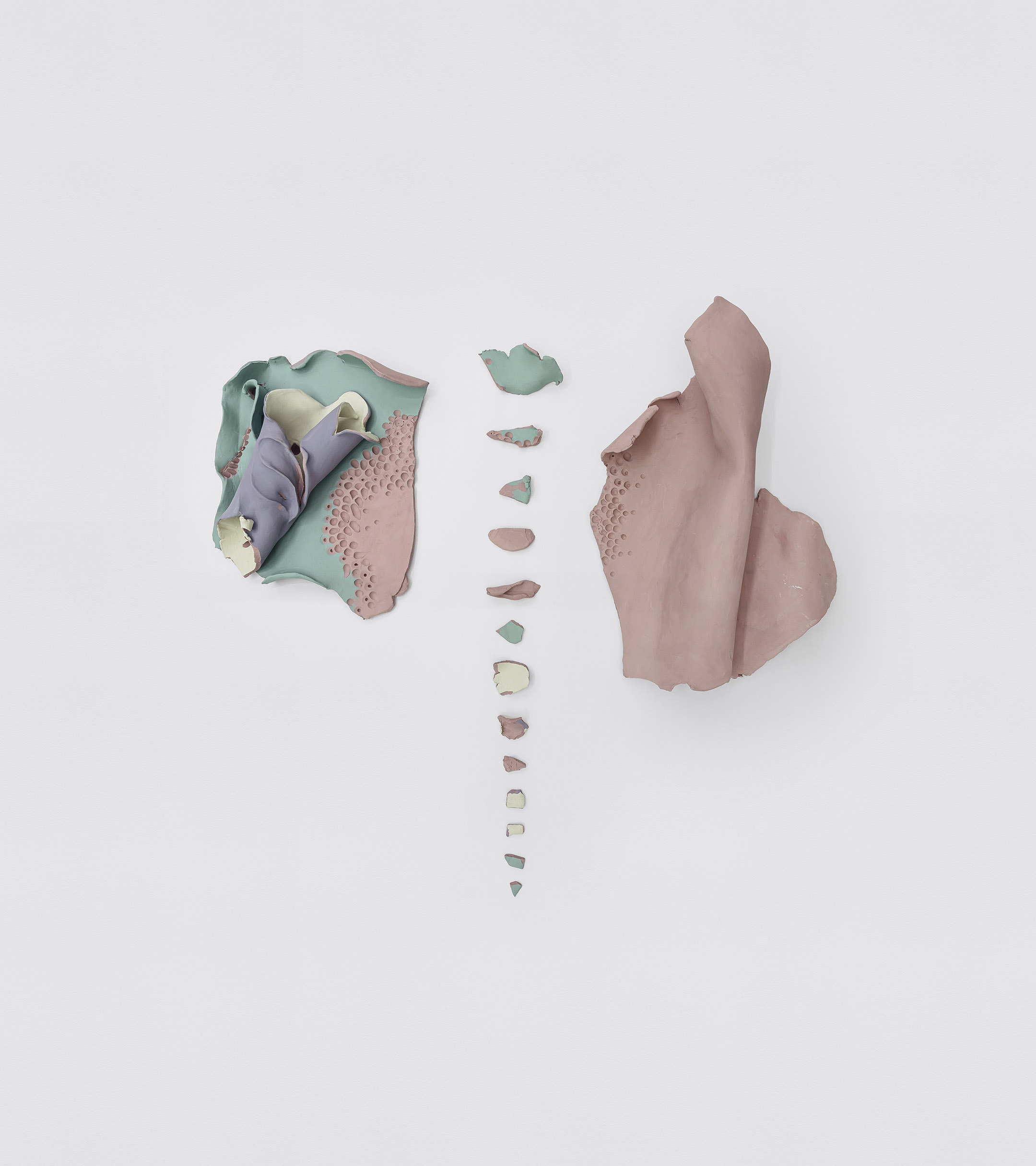 Sem título, 2026. Cerâmica, 67 x 73 x 11 cm