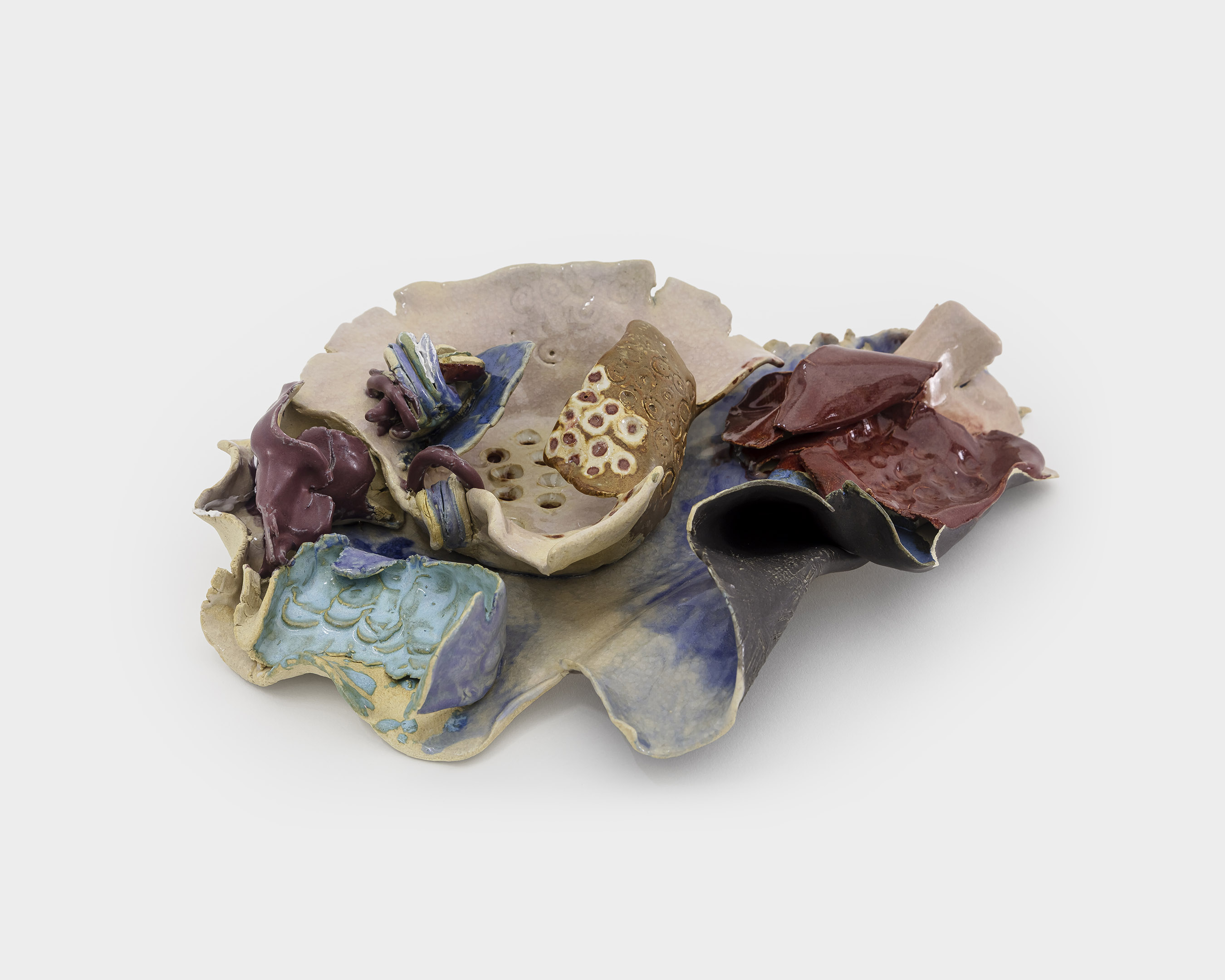 Sem título, 2026. Cerâmica, 8 x 35 x 26 cm