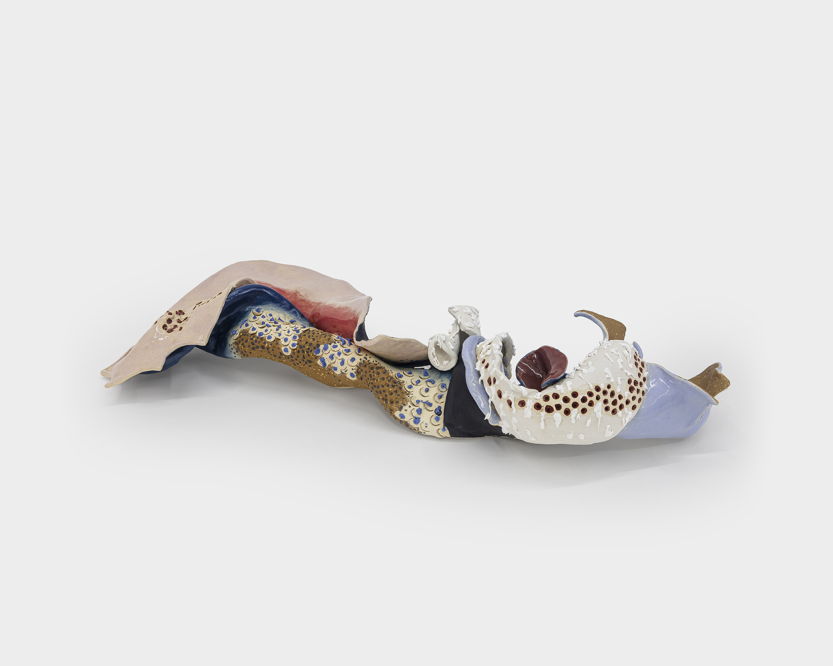 Sem título, 2026. Cerâmica, 17 x 68 x 30 cm