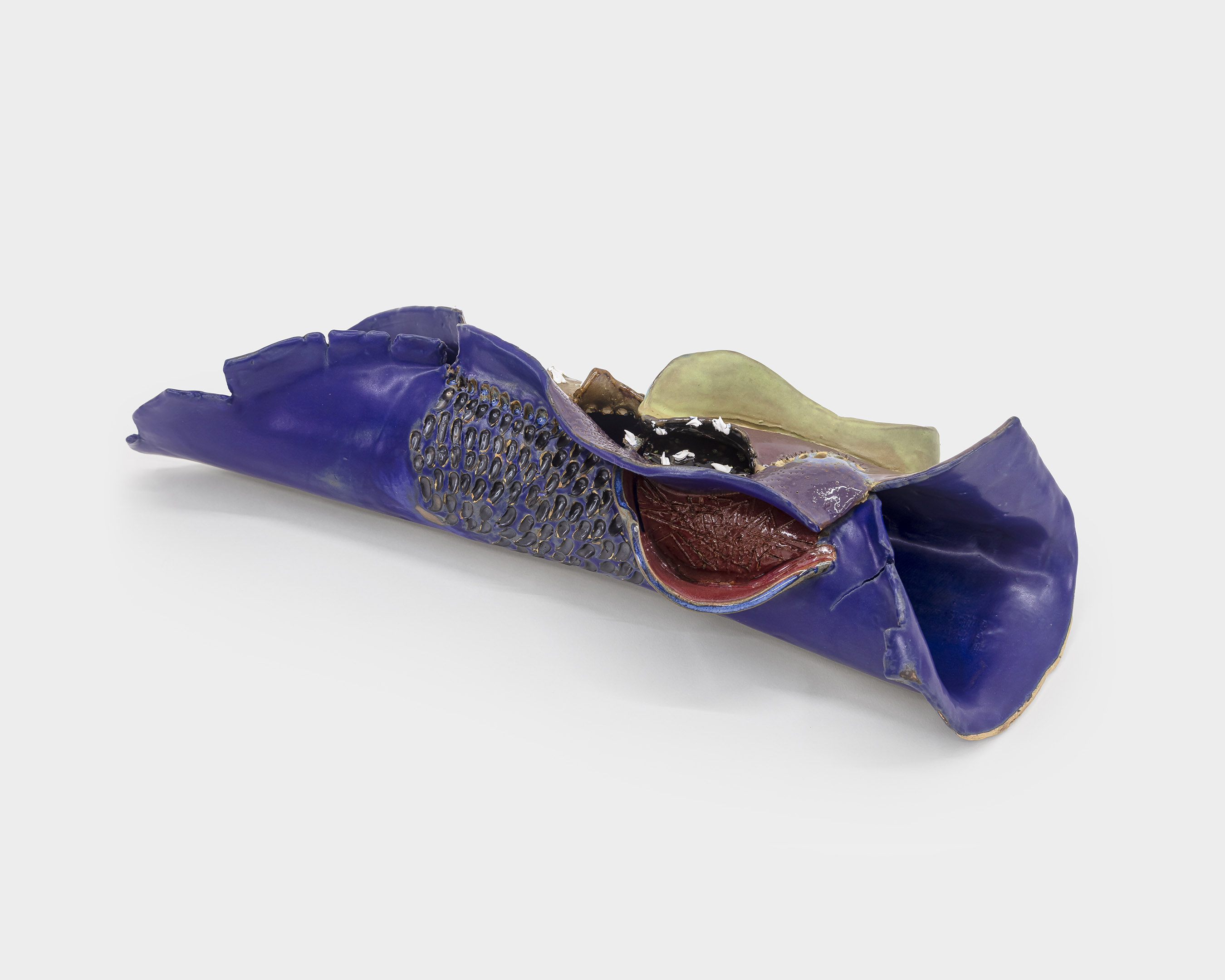 Sem título, 2026. Cerâmica,, 11 x 47 x 16 cm